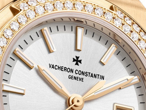 New Vacheron Constantin Overseas in 33mm pink gold