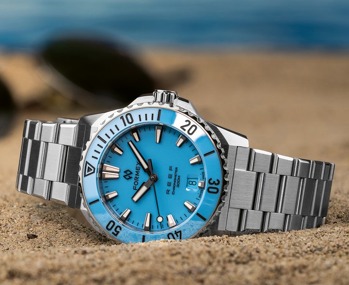 With its tool-free exchangeable bezels and straps, the Formex Reef stands out as one of the market's most versatile mechanical dive watches. The meticulously hand-finished 39.5mm stainless steel case houses a Chronometer-grade, officially certified Sellita SW300-1 automatic movement, offering 56 hours of power reserve. 