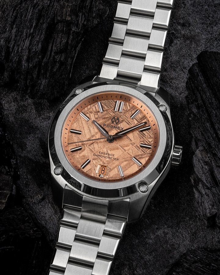 The brand has just showcased the Essence Space Gold Automatic model with meteorite dial coated in 18k rose gold, which involves an innovative electroplating process made possible by the family-owned group's expertise in dial design.