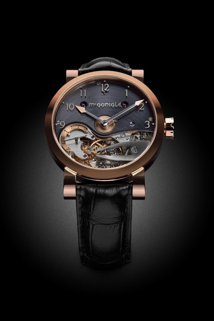 The Tuscar Bánú is a limited edition of 20 pieces in rose gold.