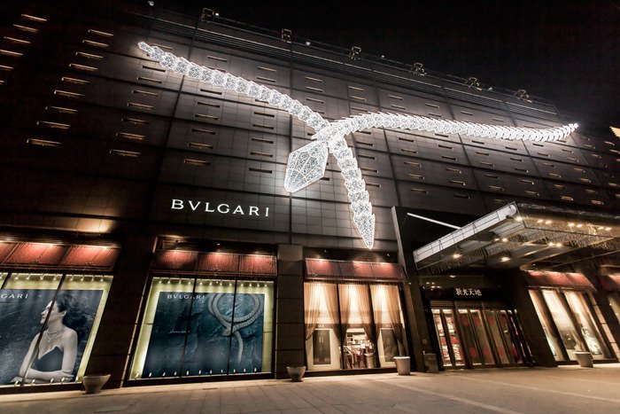 Bulgari's Serpenti Art Installations Continue to Dazzle (...)