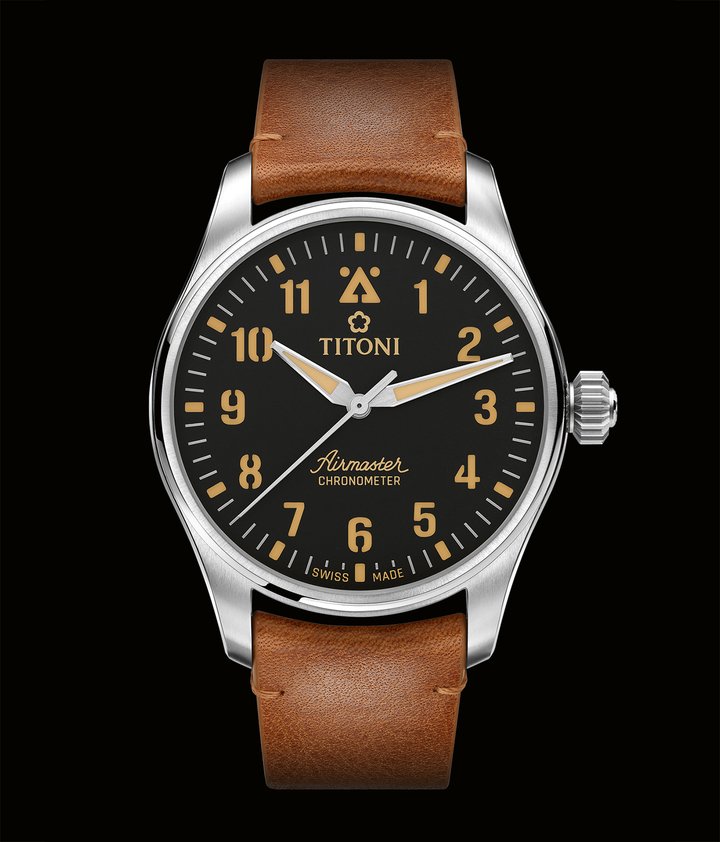 A quick look at the dial of the COSC-certified chronometer highlights the core purpose of a pilot's watch: instant, easy readability, even with just a brief glance. Titoni achieves this with a dual-layered dial coated in Super-LumiNova, three-dimensional indices and numerals that offer contrast on either a silver-white or black background. The double anti-reflective sapphire crystal reduces glare, while its flat design ensures clear readability from side angles and during movement. 