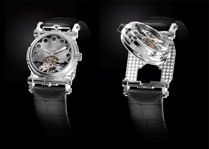 The two sides and pivoting movement of Manufacture Royale's Volteface 180º