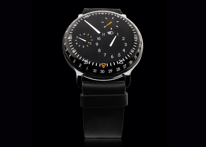 The Type 3 model by Ressence, a limited edition of 50 pieces costing €35,000, that offers this visual feast deservedly scooped the new Revelation prize at the 2013 Geneva Watchmaking Grand Prix.
