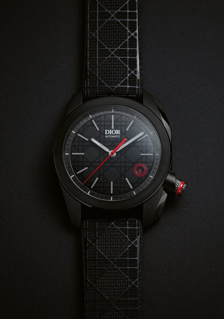 DIOR CHIFFRE ROUGE 38MM BLACK ULTRAMATTE Steel case with black DLC coating. Steel bezel with black DLC coating notched between 9 and 12 o'clock. Red screw-down crown at 4 o'clock. CD.002 automatic movement.