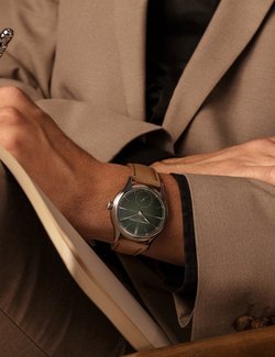 Laurent Ferrier Classic Origin Green porter - Europa Star wacth magazine 2020