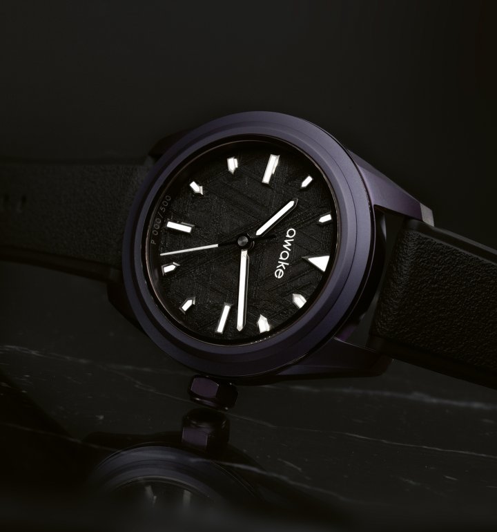 In line with their purposeful approach to watchmaking, Awake uses 70% recycled titanium for their cases, significantly lowering the environmental impact of this waterproof tool watch. It is powered by a robust, reliable Miyota automatic movement which delivers 42 hours of power reserve and beats at 28,000 vibrations per hour. The Time Travelers come in two limited editions of 500 pieces, one in grey titanium and the other in deep purple.