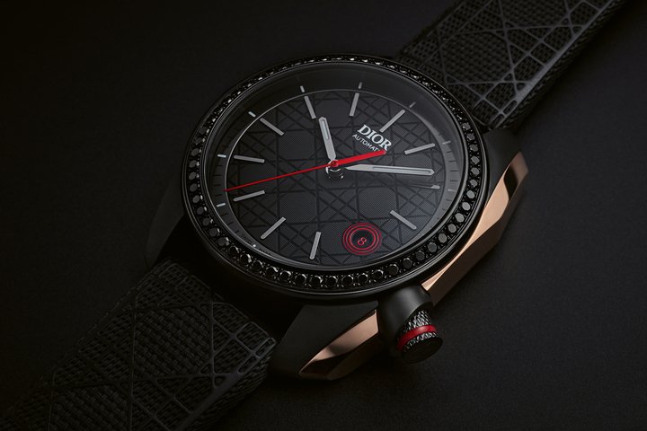 Contrasting black and red give character to the new Chiffre Rouge.