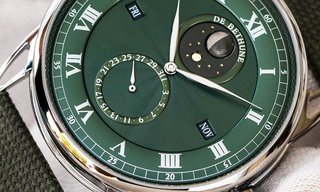 De Bethune launches the new DB25QP with green guilloche dial 