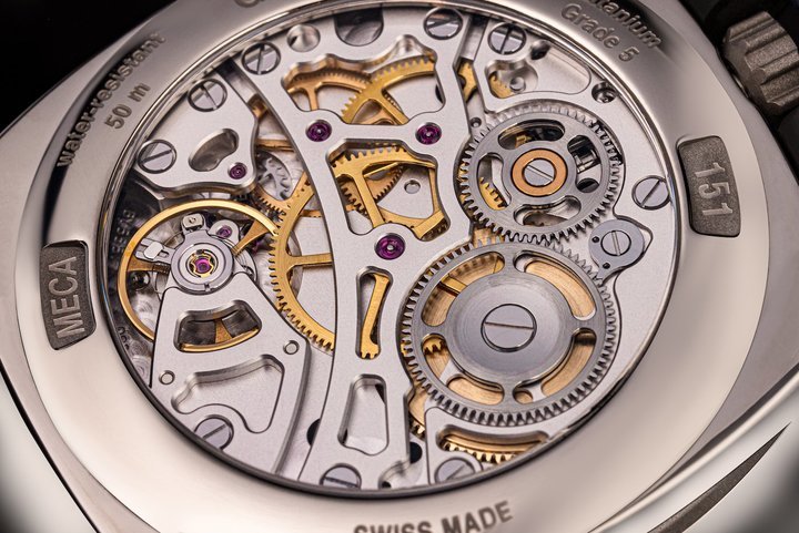 Manual-winding Calibre 5557 that equips the new Meca, with haute horlogerie finishes and crown at 12 o'clock.