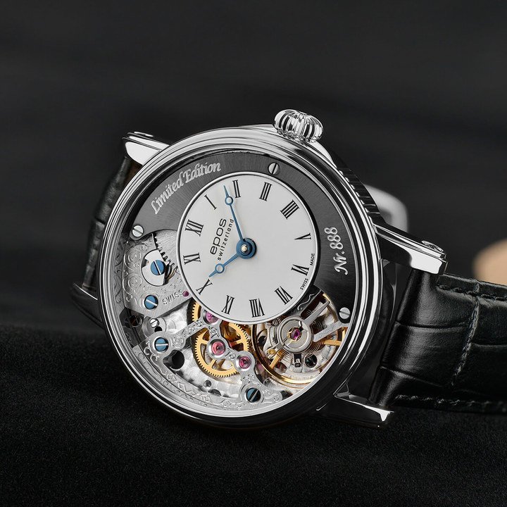 Limited-edition version of the emblematic 3435 Verso 2. Half-skeletonised with three-part dial, in-house Verso modification, pulsometer on the back.