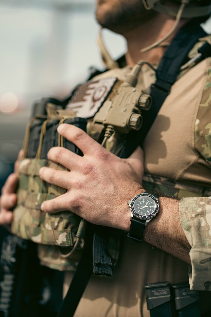 The TSAR is the quartz version of the GSAR, powered by the high-torque ETA F06 calibre, providing the consistent accuracy required by governments for precision timing.