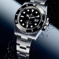 OYSTER PERPETUAL SUBMARINER DATE by Rolex