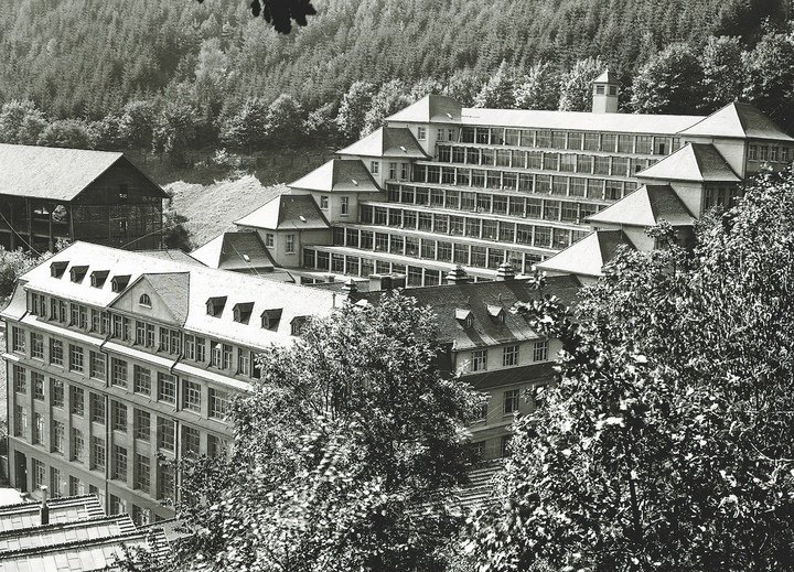 Opened in 1918, the Terrassenbau, designed by industrial architect Philipp Jakob Manz, was completed in less than two years.